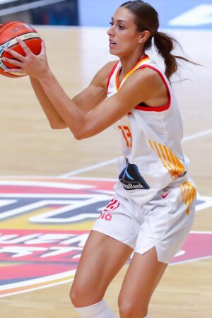 Tamara Abalde hot basketball girl