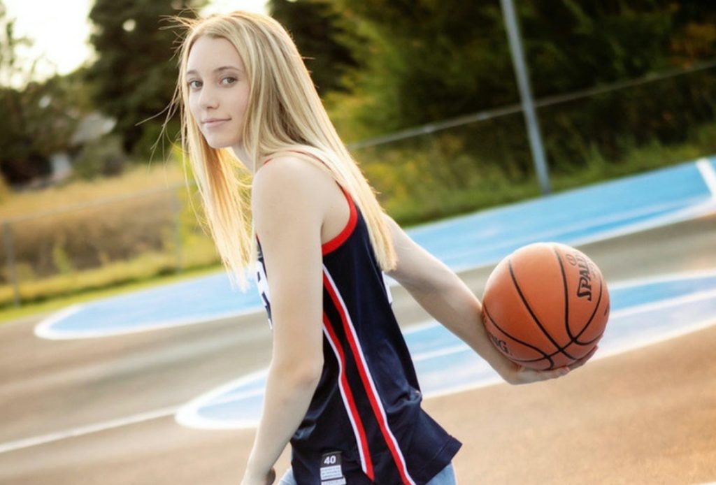 Paige Bueckers – Basketball Babes
